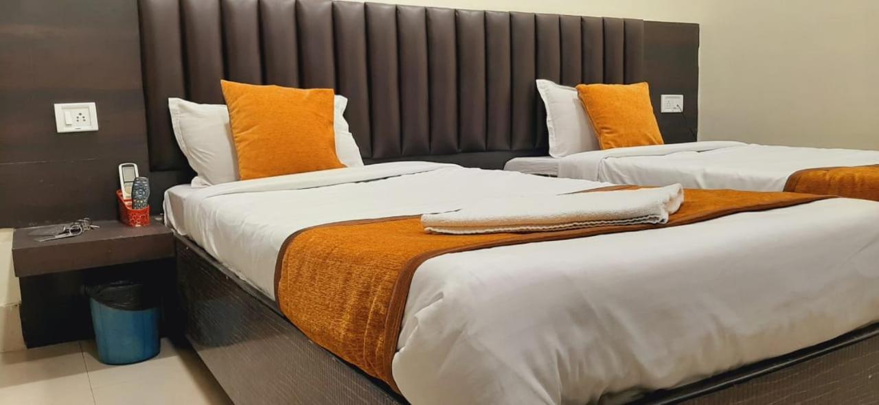 Hotel The Avenue Gamharia Ngoại thất bức ảnh